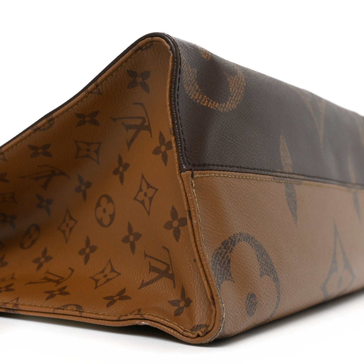 Reverse Monogram Giant Onthego Mm Handbag