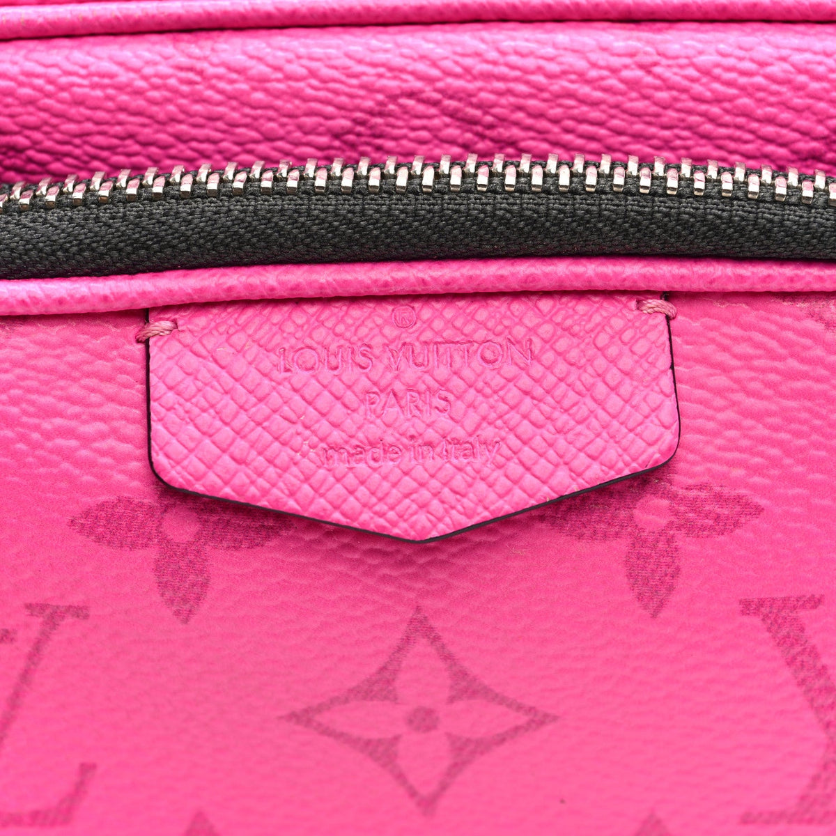 Taigarama Outdoor Pouch Fuchsia Pouch