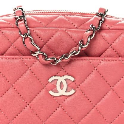 Small Quilted Lambskin Handbag - Pink