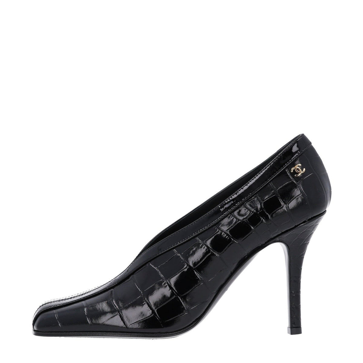 Crocodile Embossed Patent Calfskin Pumps Black