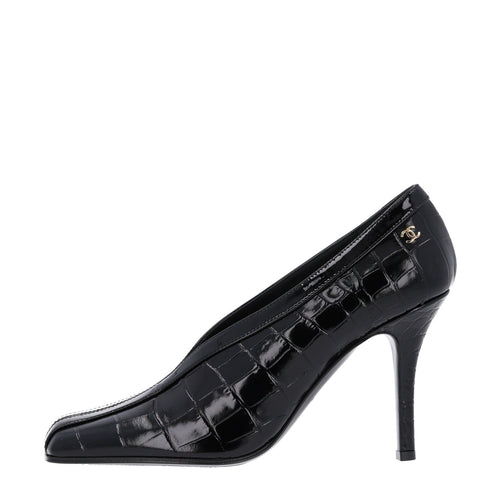 Crocodile Embossed Patent Calfskin Pumps Black
