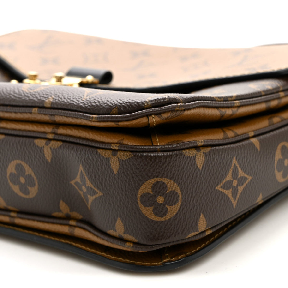 Reverse Monogram Pochette Metis Handbag