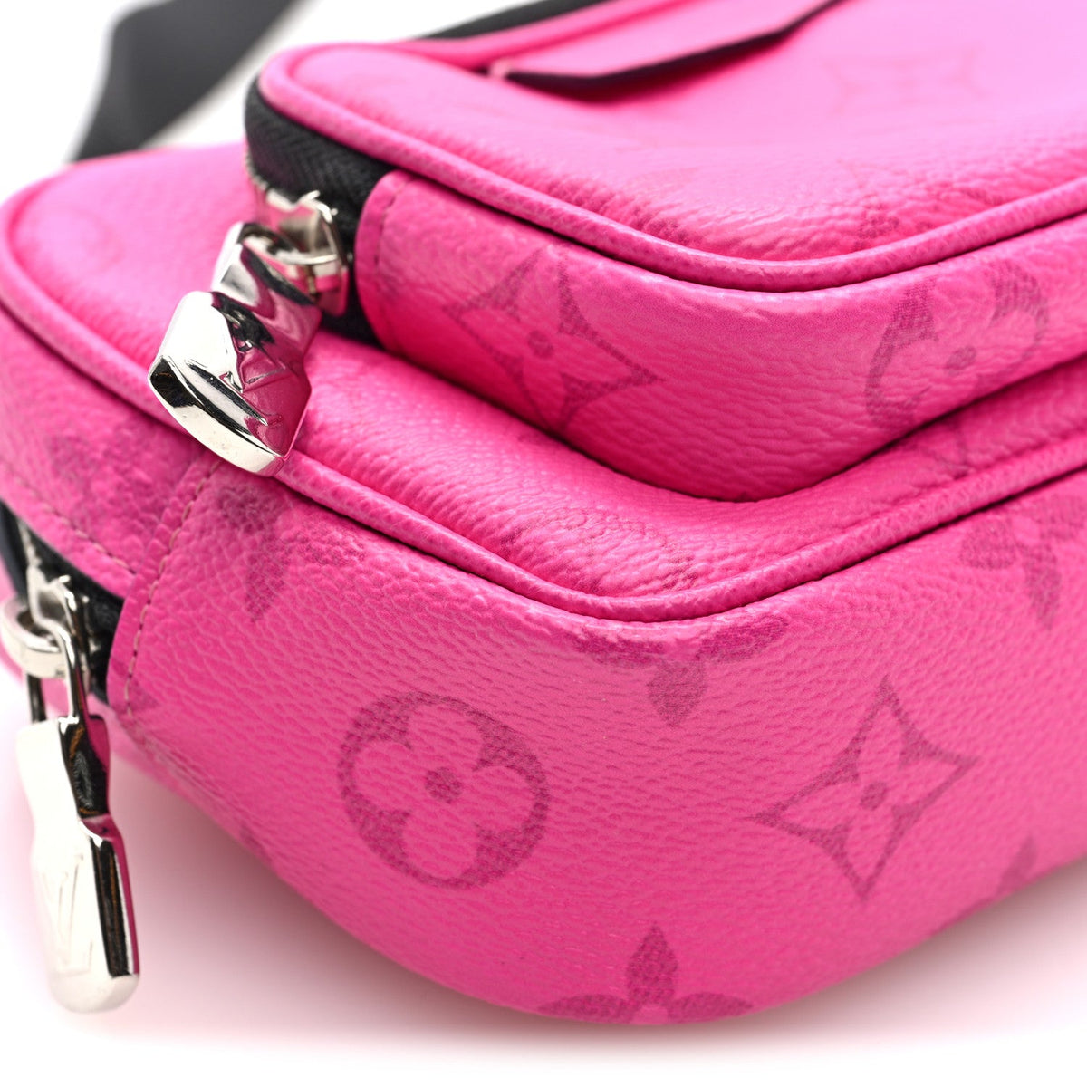 Taigarama Outdoor Pouch Fuchsia Pouch