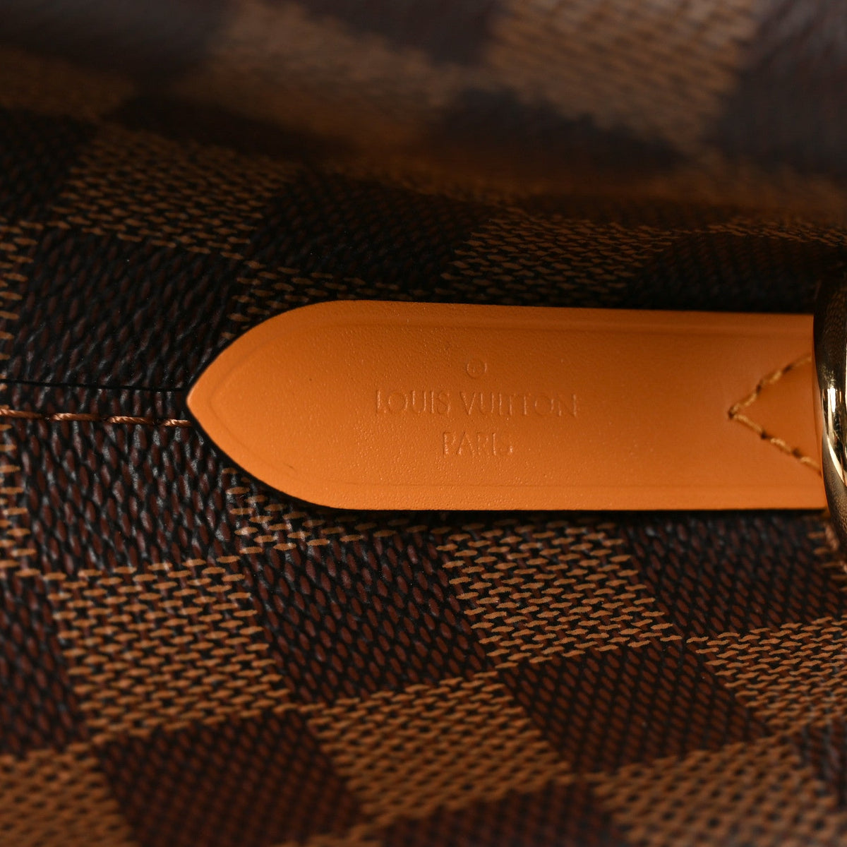 Damier Ebene Neonoe Mm Safran Handbag