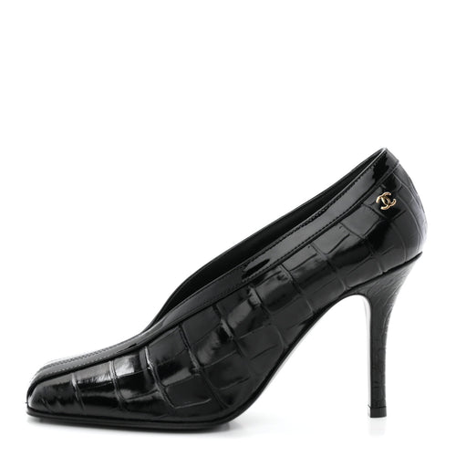Crocodile Embossed Patent Calfskin Pumps Black