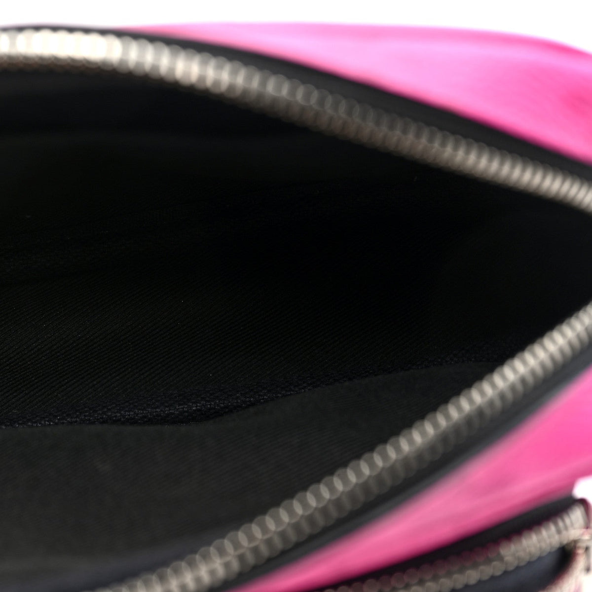 Taigarama Outdoor Pouch Fuchsia Pouch
