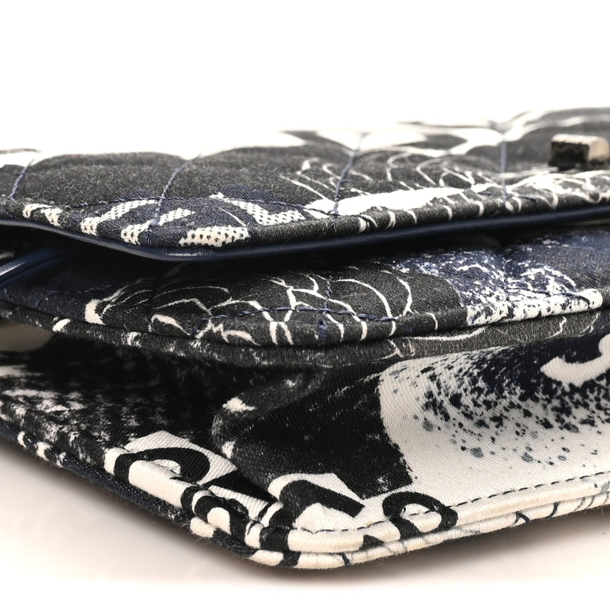 Quilted Canvas Wallet Bag - White