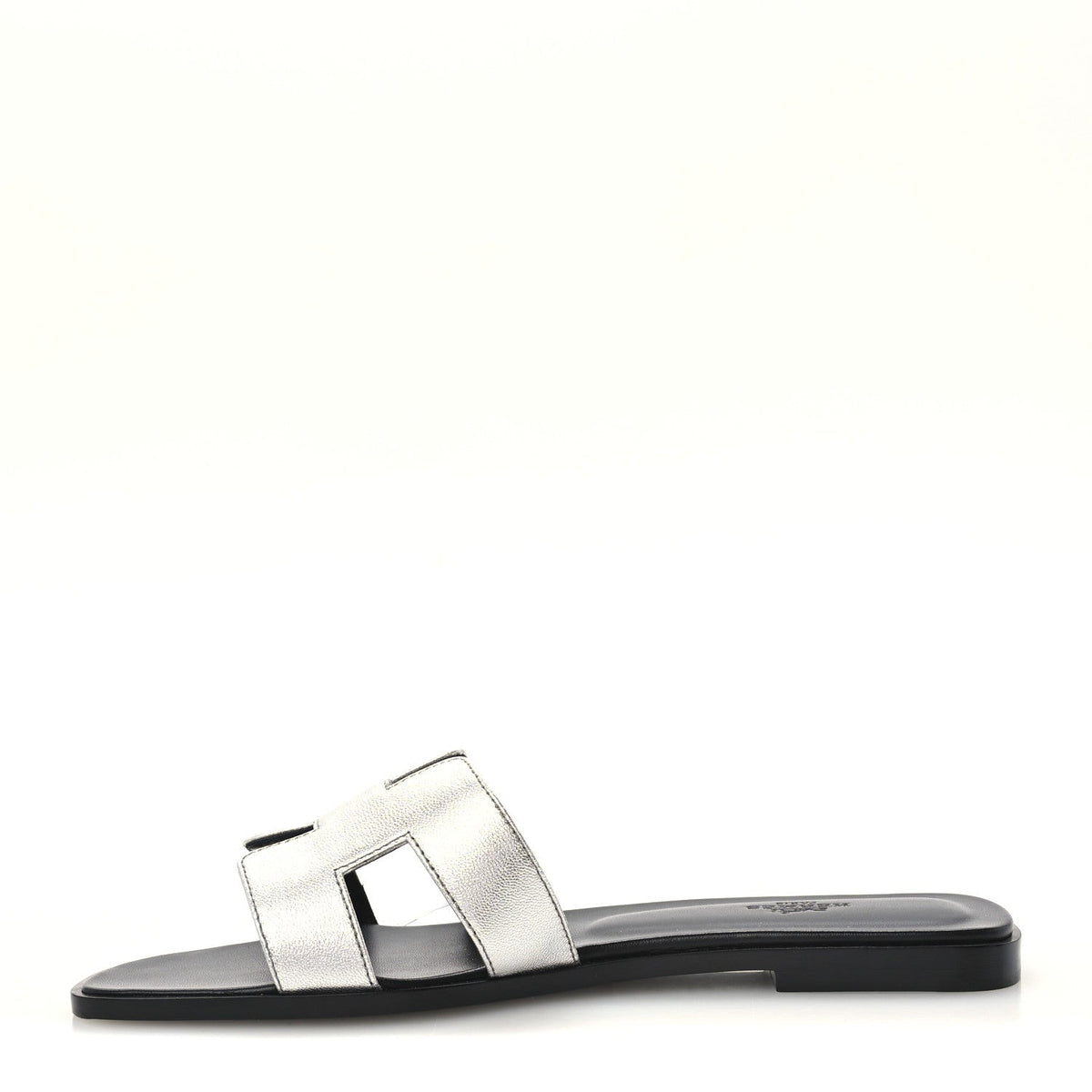 Metallic Chevre Oran Sandals Gris Argente