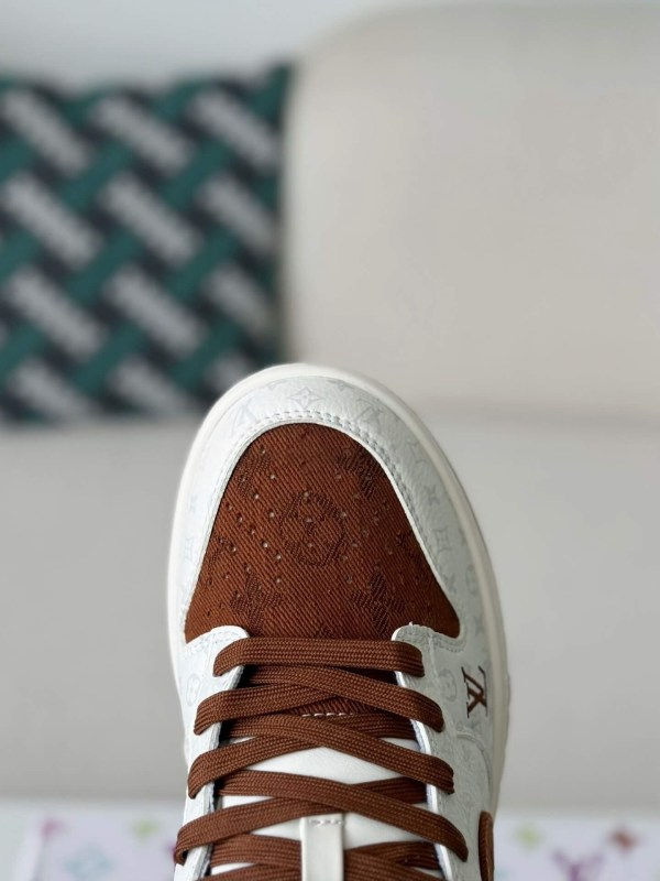 Sb Dunk Low Brown/White Monogram Edition
