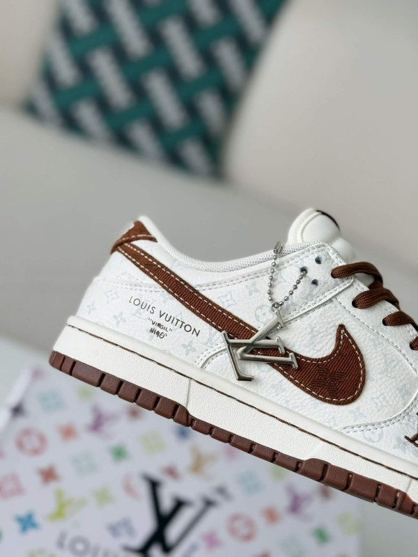 Sb Dunk Low Brown/White Monogram Edition