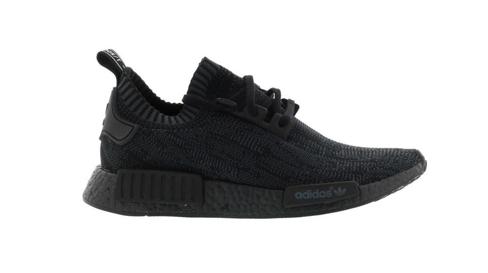 Classic Sneakers in Black - S80489